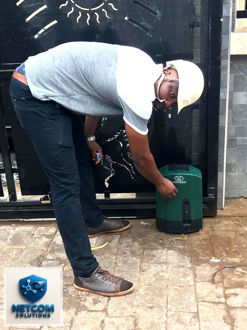 Perimeter electric fence wiring and tensioning